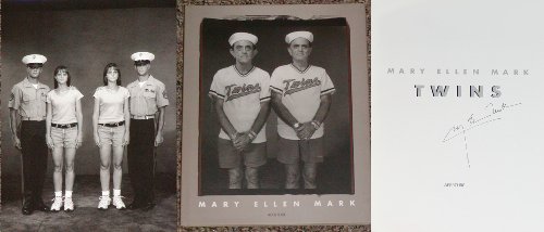 Beispielbild fr Mary Ellen Mark: Twins (Aperture Monograph) zum Verkauf von Midtown Scholar Bookstore