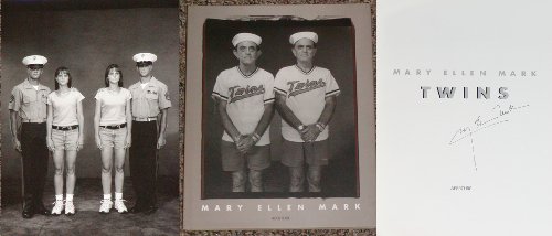Imagen de archivo de Mary Ellen Mark: Twins (Aperture Monograph) a la venta por Midtown Scholar Bookstore
