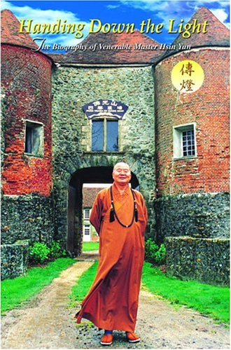 9781932293098: Handing Down the Light: The Biography of Venerable Master Hsing Yun