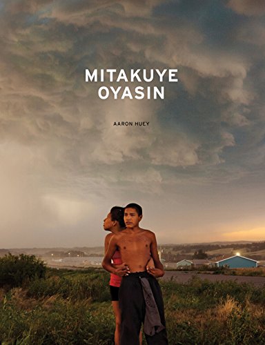 Beispielbild fr Aaron Huey: Mitakuye Oyasin zum Verkauf von Front Cover Books