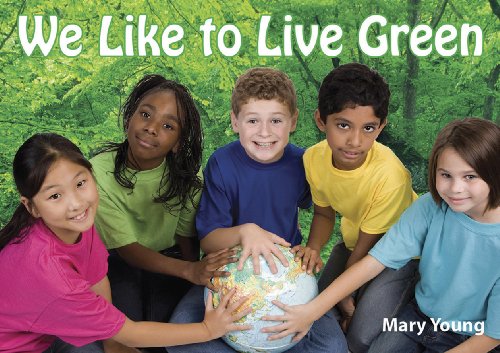 9781935387008: WE LIKE TO LIVE GREEN (World Health)