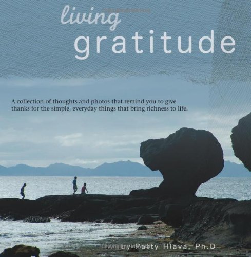9781936400928: Living Gratitude