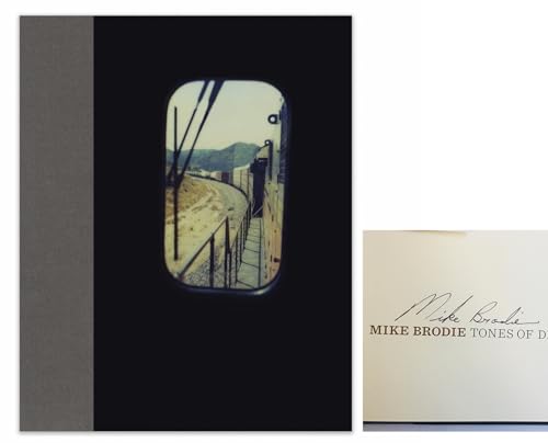 Imagen de archivo de Mike Brodie: Tones of Dirt and Bone a la venta por Revaluation Books