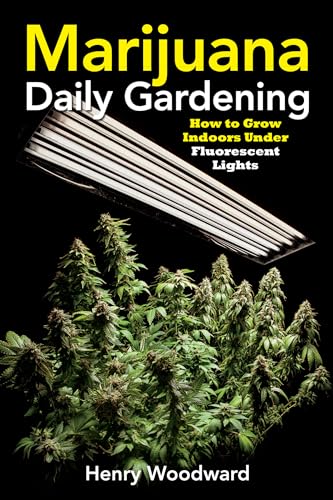 Beispielbild fr Marijuana Daily Gardening: How to Grow Indoors Under Fluorescent Lights zum Verkauf von SecondSale