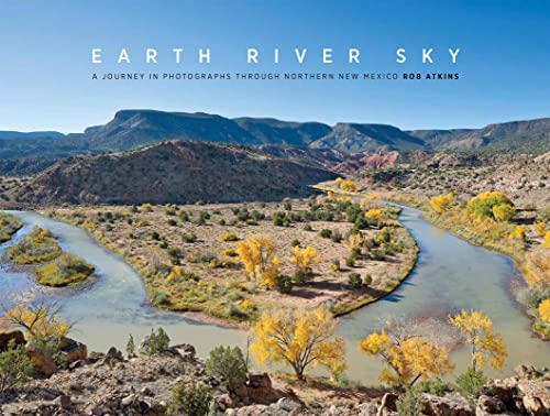 Imagen de archivo de Earth River Sky: A Journey in Photographs Through Northern New Mexico a la venta por Aardvark Rare Books
