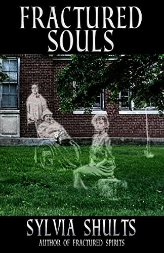 9781950565375: Fractured Souls: More Hauntings at the Peoria State Hospital (Crossroad Press Ladies of Horror)
