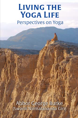 Beispielbild fr Living the Yoga Life: Perspectives on Yoga zum Verkauf von GreatBookPrices