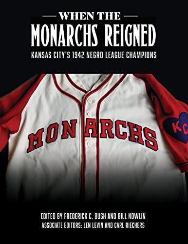 Imagen de archivo de When the Monarchs Reigned: Kansas City?s 1942 Negro League Champions (Champions of Black Baseball) a la venta por Ergodebooks