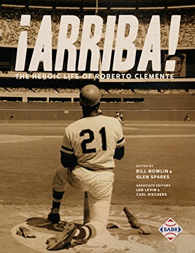 Beispielbild fr Arriba!: The Heroic Life of Roberto Clemente zum Verkauf von Goodwill Southern California