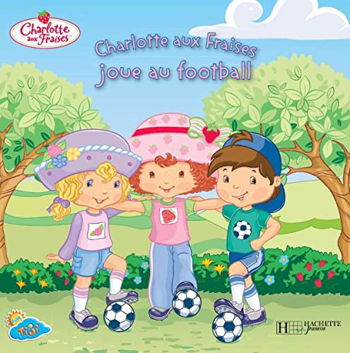 Stock image for Charlotte aux Fraises joue au football for sale by medimops
