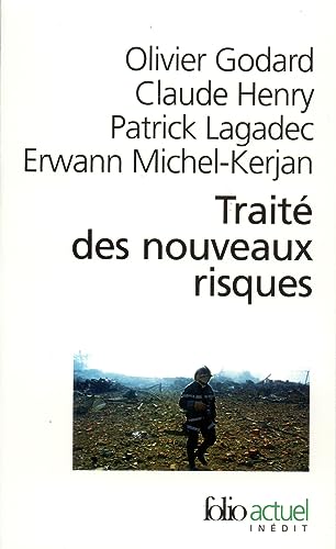 Beispielbild fr Traite des nouveaux risques: Precaution, crise, assurance (Collection Folio / Actuel) (French Edition) zum Verkauf von Zubal-Books, Since 1961