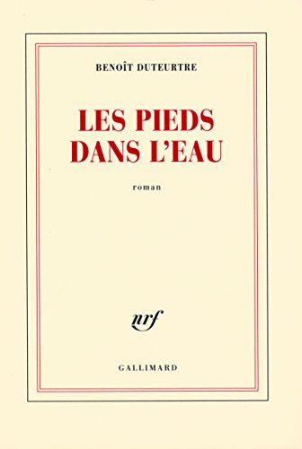 Imagen de archivo de Les pieds dans l'eau a la venta por Librairie Th  la page