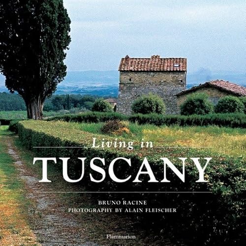 Beispielbild fr Living in Tuscany zum Verkauf von MusicMagpie