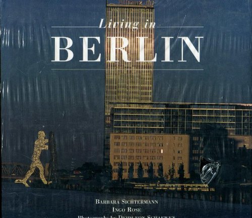 Imagen de archivo de Living in Berlin a la venta por Better World Books