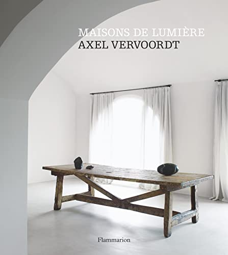 Stock image for Maisons De Lumire : Axel Vervoordt for sale by RECYCLIVRE