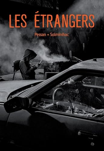 Stock image for Les trangers for sale by Librairie Th  la page