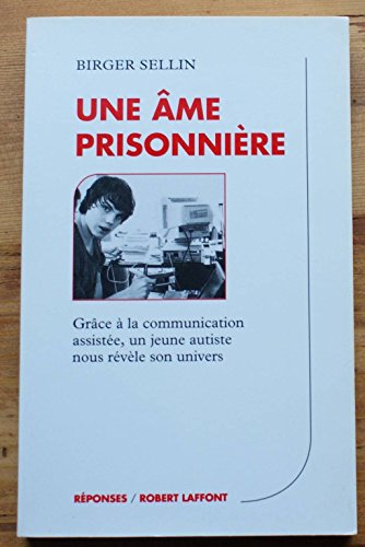 Stock image for Une me prisonnire : Grace a la communication assistee, un jeune autiste nous revele son univers for sale by Ammareal