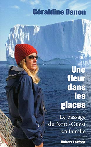 Beispielbild fr Une fleur dans les glaces - Le passage du nord-ouest en famille zum Verkauf von Frederic Delbos