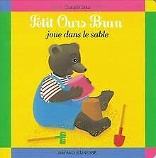 Beispielbild fr Petit Ours brun joue dans le sable zum Verkauf von ThriftBooks-Atlanta