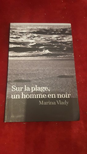 Imagen de archivo de Sur la plage, un homme en noir a la venta por Ammareal