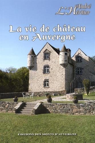 Stock image for La Vie De Chteau En Auvergne for sale by RECYCLIVRE