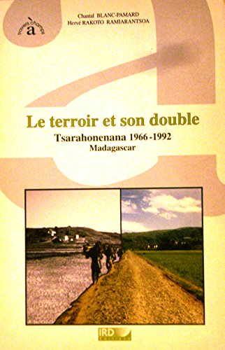 Stock image for TERROIR ET SON DOUBLE - TSARAHONENANA 1966 - 1992, MADAGASCAR for sale by medimops