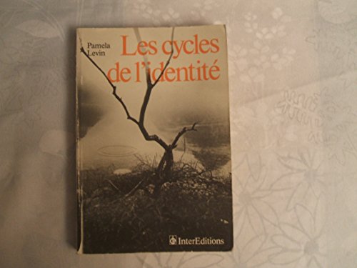 Imagen de archivo de LES CYCLES DE L'IDENTITE a la venta por Librairie l'Aspidistra