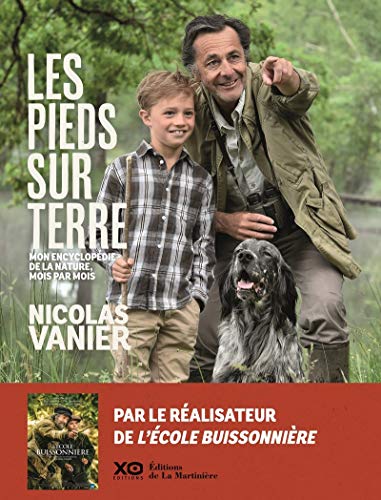 Beispielbild fr Les pieds sur terre : Mon encyclopdie de la nature, mois par mois zum Verkauf von Revaluation Books