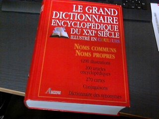 Beispielbild fr Le grand dictionnaire encyclopdique du XXIe sicle illustr en couleurs zum Verkauf von Ammareal