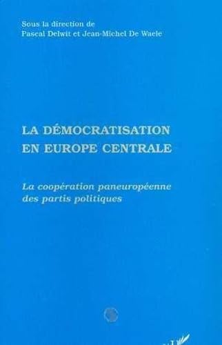 Imagen de archivo de La Dmocratisation en Europe centrale: La coopration paneuropenne des partis politiques a la venta por medimops
