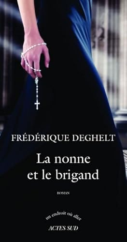 Imagen de archivo de La nonne et le brigand: Roman a la venta por Ammareal