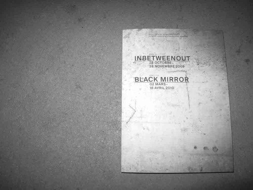 Beispielbild fr INBETWEENOUT: 28 Octobre-28 Novembre 2009 / BLACK MIRROR: 02 Mars-18 Avril 2010 zum Verkauf von MindFair