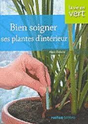 Stock image for BIEN SOIGNER SES PLANTES D'INTERIEUR for sale by Librairie Th  la page