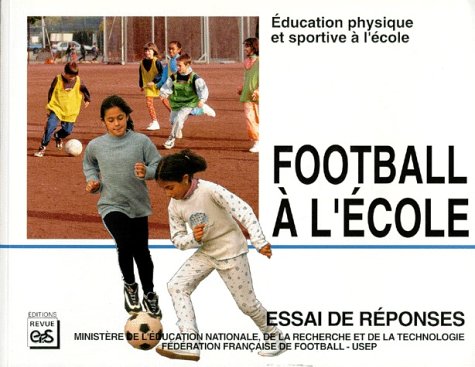 Stock image for FOOTBALL A L'ECOLE. Essai de rponses for sale by Ammareal