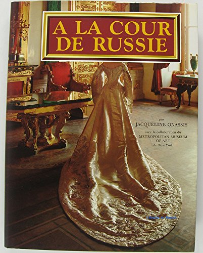 Beispielbild fr A LA COUR DE RUSSIE: MIROIR DE LA VIE ELEGANTE A SAINT-PETERSBOURG. zum Verkauf von GF Books, Inc.