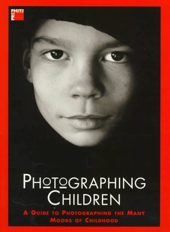 Imagen de archivo de Photographing Children (Pro-photo) a la venta por Wonder Book