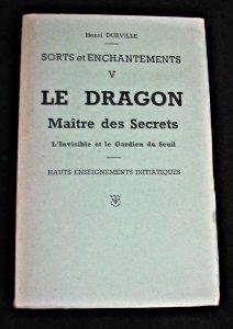 Stock image for Sorts et enchantements, tome 5 : Le dragon, matre des secrets; l'Invisible et le Gardien du Seuil; hauts enseignements initiatiques. for sale by AUSONE