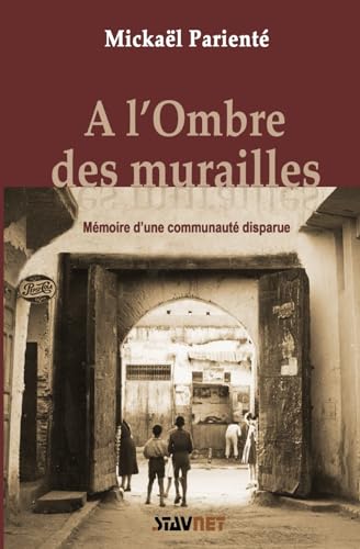 Beispielbild fr A l'Ombre des Murailles: Mmoire d'une communaut disparue (French Edition) zum Verkauf von GF Books, Inc.