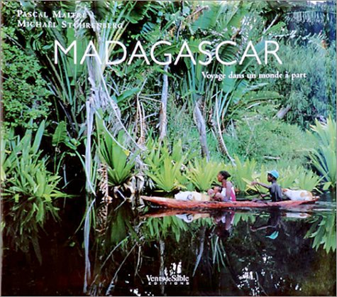 Beispielbild fr Madagascar, Voyage dans un monde  part zum Verkauf von Ammareal