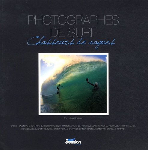 Beispielbild fr Photographes De Surf : Chasseurs De Vagues zum Verkauf von RECYCLIVRE