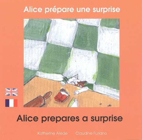 Imagen de archivo de Alice Prpare Une Surprise. Alice Prepares A Surprise a la venta por RECYCLIVRE