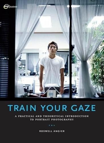Beispielbild fr Train Your Gaze: A Practical and Theoretical Introduction to Portrait Photography zum Verkauf von Anybook.com