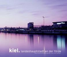 Beispielbild fr kiel. landeshauptstadt an der frde / capital at the Fjord: panorama-photographien zum Verkauf von medimops