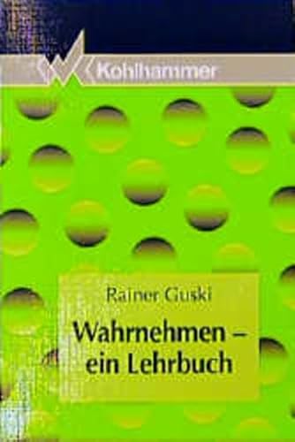 Stock image for Wahrnehmen, ein Lehrbuch Rainer Guski Wahrnehmungspsychologie Wahrnehmungskompetenzen Allgemeine Psychologie Umweltpsychologie Ruhr-Universitt Bochum In verstndlicher Sprache und mit Hilfe zahlreicher Abbildungen gelingt dem Autor eine grundlegende Einfhrung in dieses interessante Thema. Er fhrt den Leser zunchst in die Begriffe, Konzepte und Methoden ein. Danach stellt er einfache physikalische Eigenschaften der Umwelt und physiologische Gegebenheiten des menschlichen Krpers vor, um schlielich die Entwicklung der Wahrnehmungskompetenzen ber die Lebensspanne zu zeigen. Die Leistungsfhigkeit von Sehen und Hren und ihr Zusammenwirken beim Menschen werden anhand vieler Fallbeispiele anschaulich geschildert. Insgesamt ein Buch fr alle, die ein fundiertes, anwendungs- und forschungsbezogenes Grundlagenwerk fr die aktuellen Fragen der Wahrnehmungspsychologie suchen. Professor Dr. Rainer Guski lehrt Allgemeine Psychologie und Umweltpsychologie an der Ruhr-Universitt Bochum. Wahrn for sale by BUCHSERVICE / ANTIQUARIAT Lars Lutzer