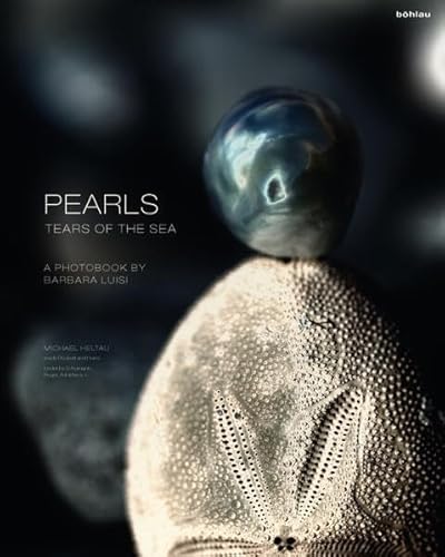 Stock image for Pearls tears of the sea. A Photobook by Barbara Luisi. for sale by Antiquariat KAMAS