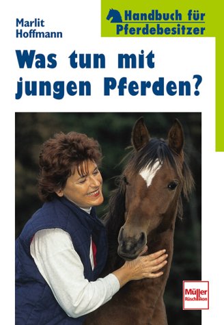 Beispielbild fr Was tun mit jungen Pferden? (Handbuch fr Pferdebesitzer) zum Verkauf von medimops