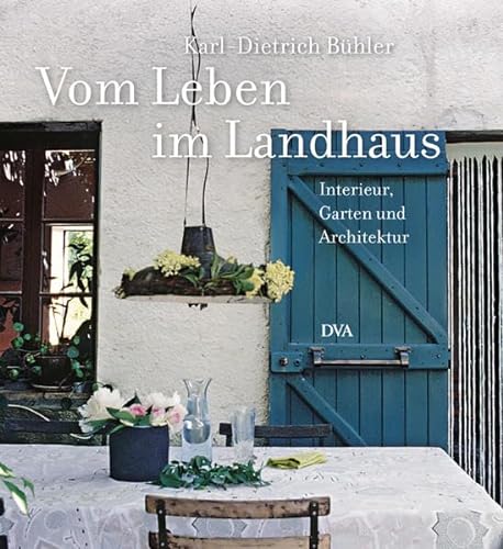 Stock image for Vom Leben im Landhaus: Interieur, Garten und Architektur for sale by medimops