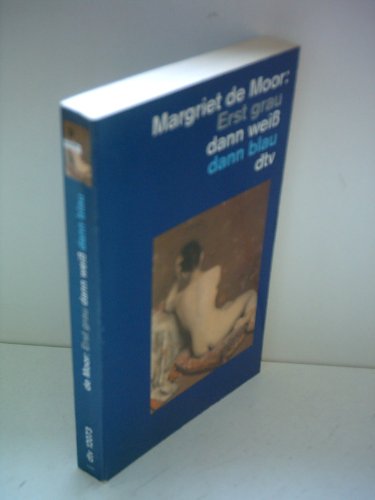 9783423122504: Erst grau dann weiss dann blau. Roman. Geschenkbuch