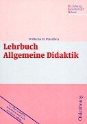 Lehrbuch Allgemeine Didaktik von Wilhelm H. Peterßen Wilhelm H. Peterssen EGS Texte Pädagogik Didaktik Schulpädagogik Grundschule Didaktik Methodik Unterricht Sozialwissenschaften Wer sich handelnd oder denkend mit Pädagogik befasst, kommt um eine vertiefende Auseinandersetzung mit Didaktik nicht herum. Die aktuellen Positionen und Strukturen der didaktischen Landschaft zu kennen, ist dafür eine unerlässliche Voraussetzung. Das Buch stellt die wesentlichen Ansätze des deutschsprachigen Raumes in ihrer Entstehung und gegenwärtigen Entwicklung vor. Pädagogik Didaktik Sozialwissenschaften Schulpädagogik Grundschule Didaktik Methodik Unterricht ISBN-10 3-486-02561-9 / 3486025619 ISBN-13 978-3-486-02561-3 / 9783486025613 Lehrbuch Allgemeine Didaktik von Wilhelm H. Peterßen Wilhelm H. Peterssen EGS Texte Oldenbourg Wissenschaftsverlag - Wilhelm H. Peterßen Wilhelm H. Peterssen