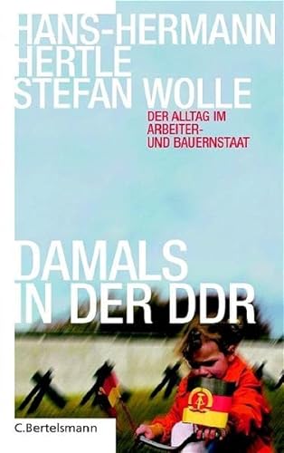 Stock image for Damals in der DDR - Der Alltag im Arbeiter- und Bauernstaat for sale by medimops